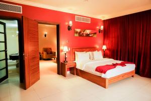 Ένα ή περισσότερα κρεβάτια σε δωμάτιο στο La Rosa Hotel By Brother International