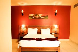 Ένα ή περισσότερα κρεβάτια σε δωμάτιο στο La Rosa Hotel By Brother International
