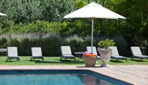 Πισίνα στο ή κοντά στο Franschhoek Country House & Villas