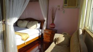 Rúm í herbergi á Emoonten Homestay