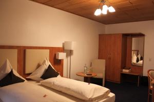 Ein Bett oder Betten in einem Zimmer der Unterkunft Gasthof Tepferdt