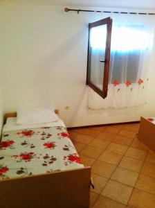 Postel nebo postele na pokoji v ubytování Apartman Simunic Omisalj