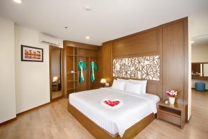 Tempat tidur dalam kamar di Central Hotel & Spa Danang