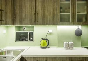 A kitchen or kitchenette at The Grove House