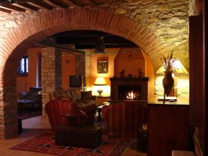 a living room with couches and a fireplace at Le querce felici in Montegabbione