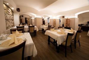 Restauracja lub miejsce do jedzenia w obiekcie Wellness Hotel Gondola