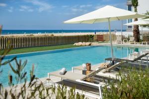 Bazén v ubytování Hotel Boutique dONNA nebo v jeho okolí
