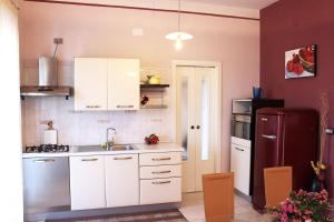 Kuchnia lub aneks kuchenny w obiekcie Eleatica Holiday Apartment