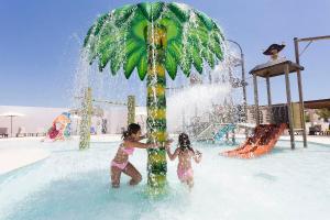A piscina localizada em Grand Palladium White Island Resort & Spa - All Inclusive ou nos arredores