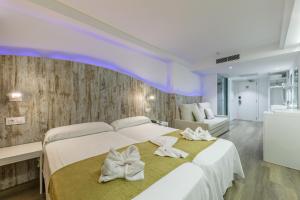 Łóżko lub łóżka w pokoju w obiekcie Welikehotel Triton Beach
