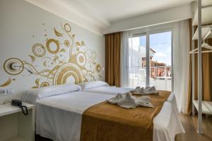 Łóżko lub łóżka w pokoju w obiekcie Welikehotel Triton Beach