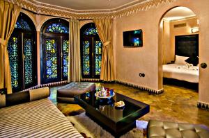 Postel nebo postele na pokoji v ubytování Palais Ommeyad Suites & Spa