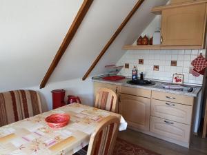 Kuchyň nebo kuchyňský kout v ubytování Ferienwohnung Zum Heuschober