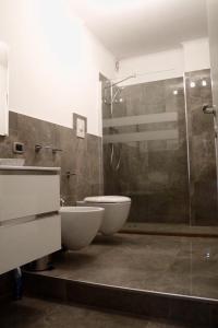 a bathroom with a shower and a toilet and a sink at B&B Del Corso in Gioia Tauro
