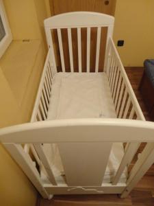 a white crib sitting in a room at Apartment Ivana in Biograd na Moru