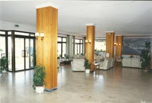 a lobby with couches and tables in a building at Hotel las Conchas in La Rábita