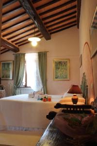 A bed or beds in a room at Casale San Marco B&B