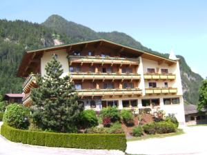 Nespecifikovaný výhled na hory nebo výhled na hory při pohledu z hotelu