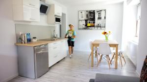 Kuchyňa alebo kuchynka v ubytovaní Apartamenty Karkonoskie