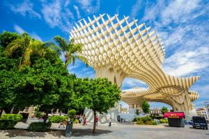 a building that is shaped like a tail at Singular Metropol in Seville