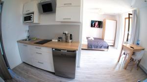 Kuchyňa alebo kuchynka v ubytovaní Apartamenty Karkonoskie