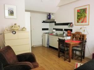 Dapur atau dapur kecil di Appartement centrum Groningen