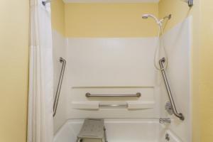 Bagno di Days Inn by Wyndham Moab