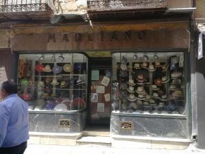 Supermercado u otro tipo de tienda en el apartamento o alrededores