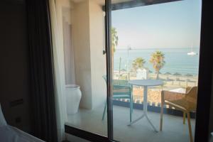 a balcony with a table and a view of the beach at H Boutique Peña Parda in La Herradura