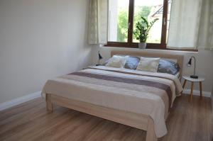 
Łóżko lub łóżka w pokoju w obiekcie Aniolki
