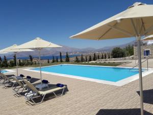 Bazén v ubytovaní Orelia Cretan Deluxe Apartments alebo v jeho blízkosti