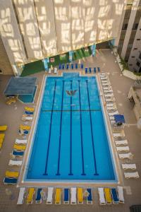 an overhead view of a large swimming pool at Shalom Jerusalem Hotel in Jerusalem