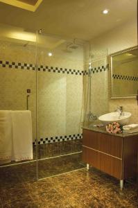 a bathroom with a sink and a shower at Spring Breeze Boutique Motel in Kaohsiung