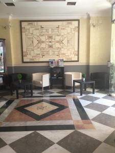 A seating area at Hotel Columbia