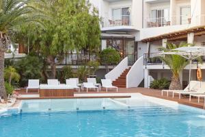Бассейн в Apartamentos Castaví или поблизости