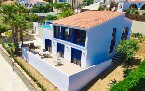 The building in which the holiday home is located