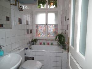 Koupelna v ubytování Old Town Magical place