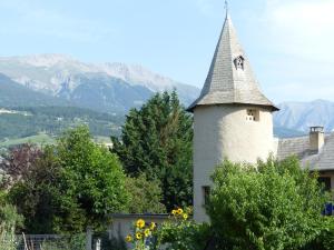 O vedere generală la munți sau o vedere la munte luată de la acest apartament