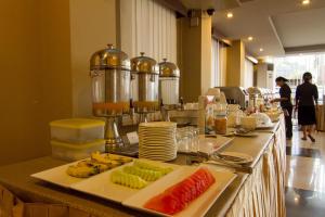 Makanan di atau berdekatan hotel