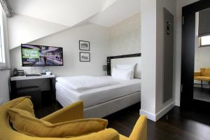 Postel nebo postele na pokoji v ubytování Hotel Wemperhardt + 37 fotografií