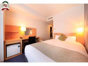 a hotel room with a bed and a desk at Richmond Hotel Tokyo Shiba in Tokyo