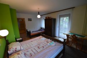 Postel nebo postele na pokoji v ubytování Guest House Žnidar