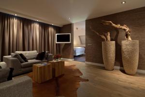TV a/nebo společenská místnost v ubytování Van der Valk Hotel Assen