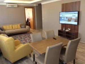 TV a/nebo společenská místnost v ubytování Hotel Yonca