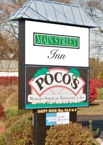 una señal para un restaurante Poconos en una calle en Mainstreet Inn, en Doylestown