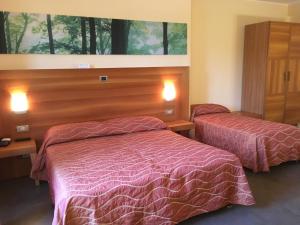 Postel nebo postele na pokoji v ubytování Hotel Langhe & Monferrato