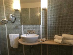 Koupelna v ubytování Hotel Langhe & Monferrato