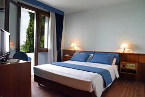Postel nebo postele na pokoji v ubytování Hotel Bellavista + 37 fotografií