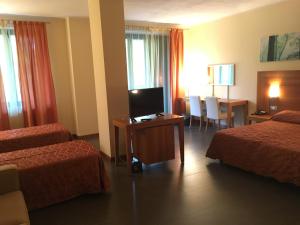 Postel nebo postele na pokoji v ubytování Hotel Langhe & Monferrato