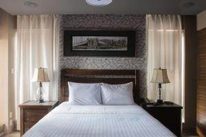 Ein Bett oder Betten in einem Zimmer der Unterkunft The Gallivant Times Square